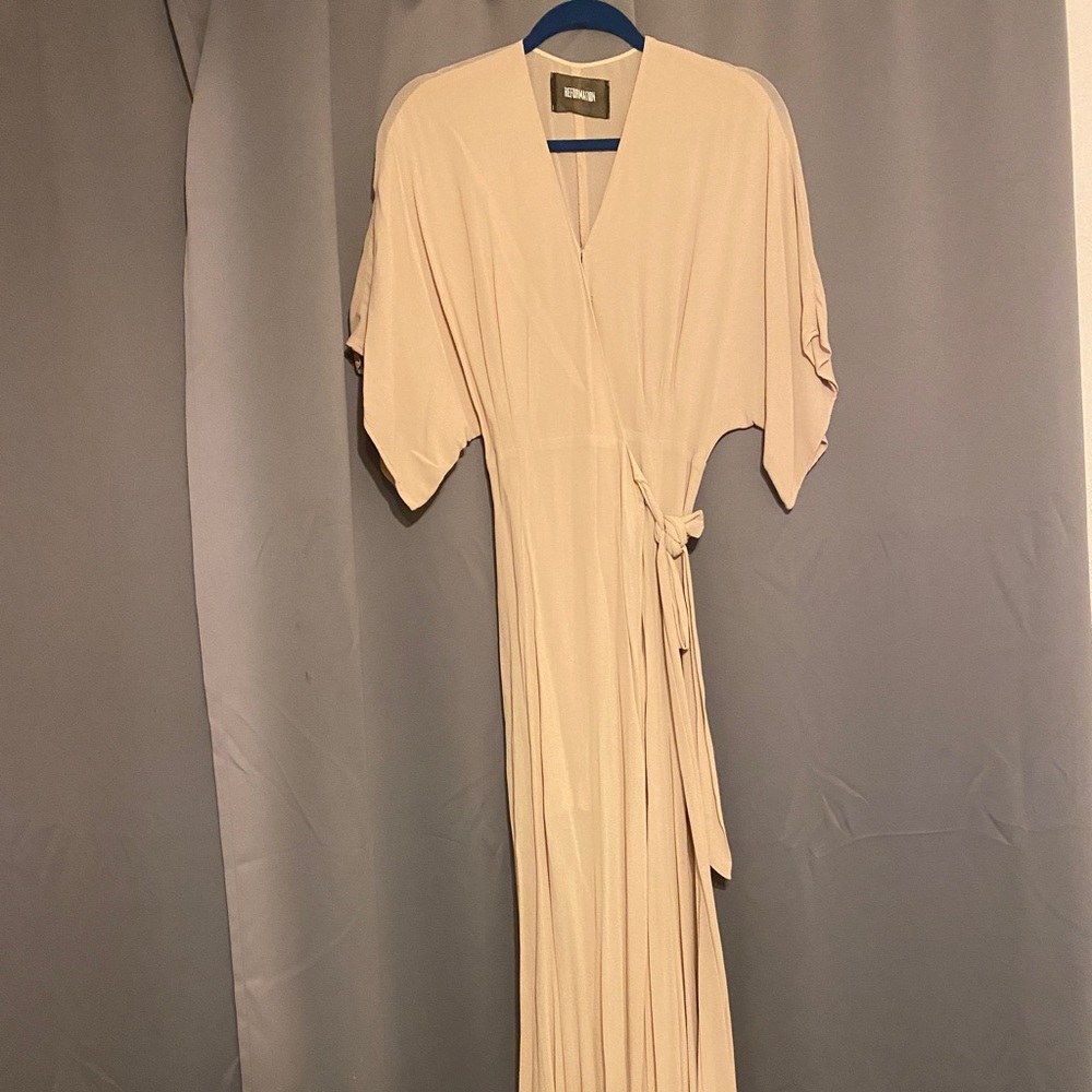 Reformation Winslow Dress in Champagne
